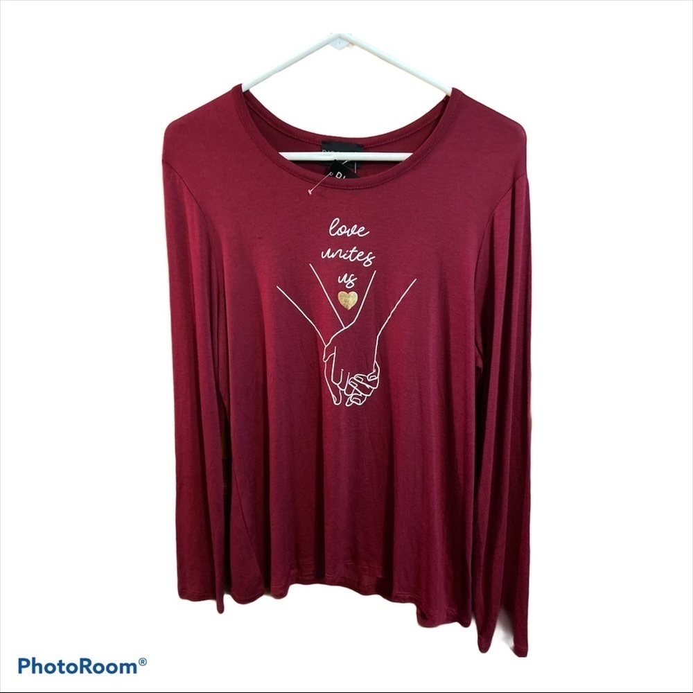 Discreet Graphic Long Sleeved Top, Super Soft